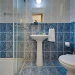 Penthouse The 'veranda' Elena Court 아파트 *