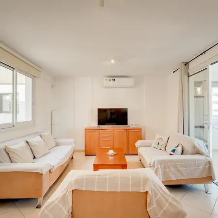 아파트 Penthouse The 'veranda' Elena Court *