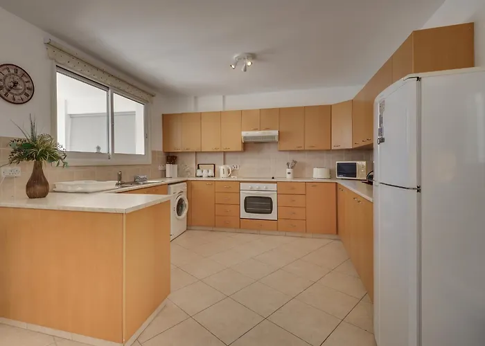 Penthouse The 'veranda' Elena Court Larnaca