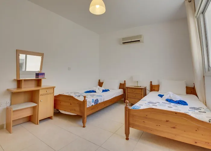 Penthouse The 'veranda' Elena Court Larnaka