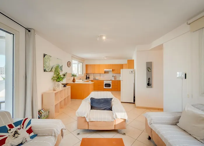 Penthouse The 'veranda' Elena Court * Larnaca