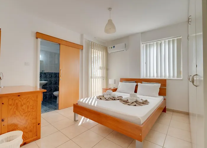 Penthouse The 'veranda' Elena Court