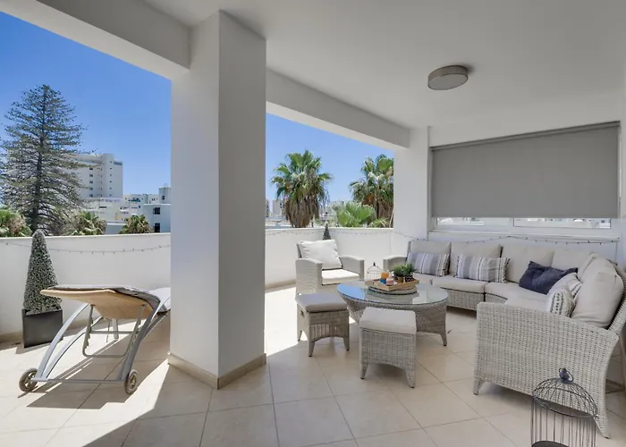 Penthouse The 'veranda' Elena Court Larnaca
