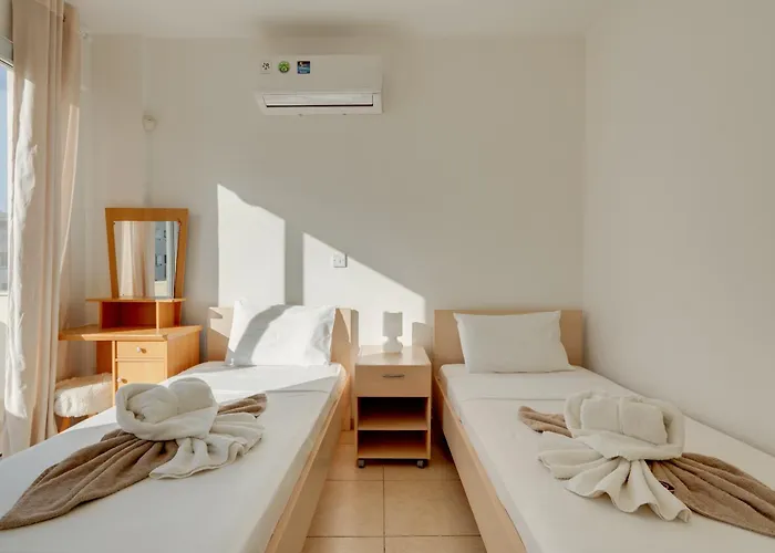 Penthouse The 'veranda' Elena Court Larnaca